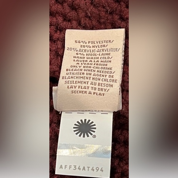 NWT UGG Yarn Pompom Knit Beanie IN PORT (O/S) - Picture 7 of 9